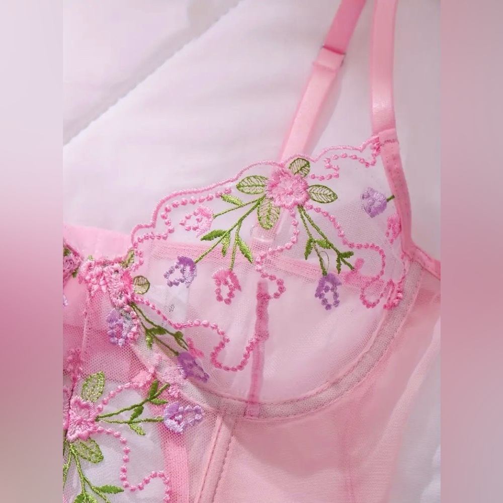 🎀🌷 Ethereal Pink Floral Embroidered Garter Lingerie Set Corset Bra & Thong 🌷🎀 - Picture 3 of 16